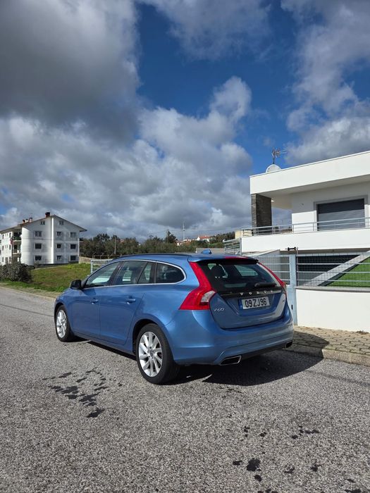 Volvo v60 D4 181cv