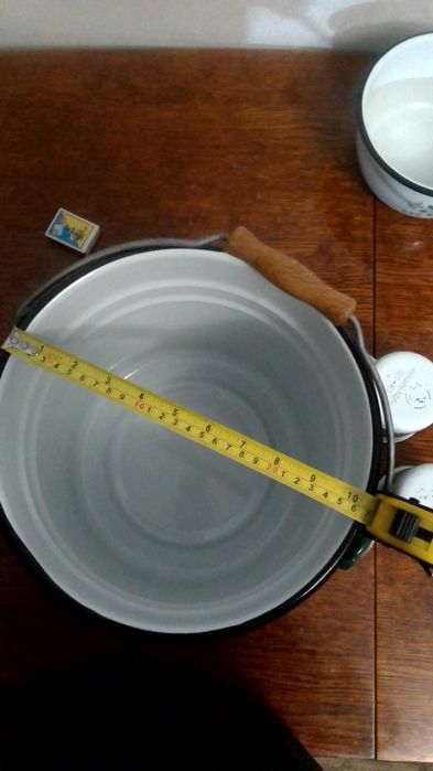 Продам кастрюлю - ведро,ковшы, кружки и друшлак , все новое. Ссср.