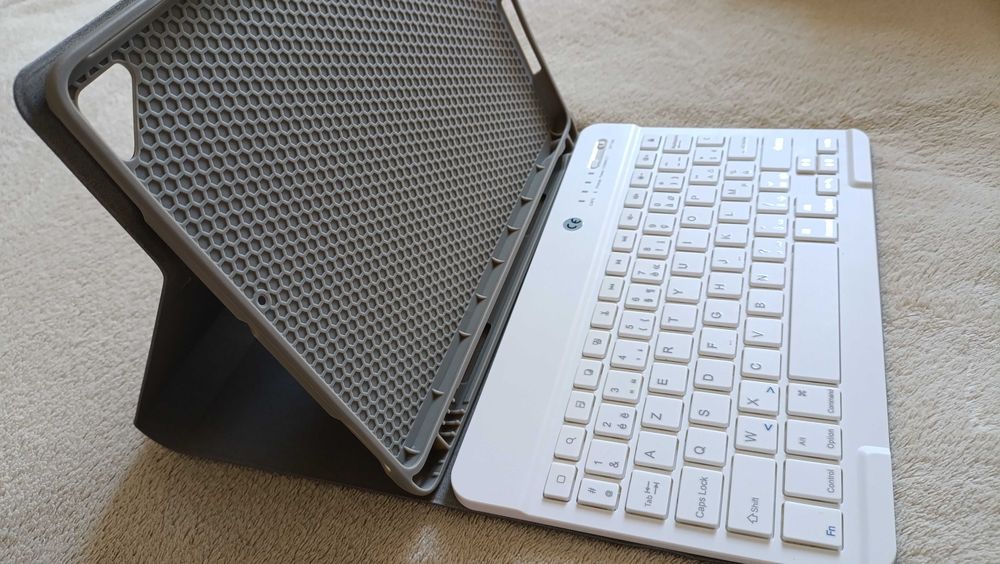 Чохол-клавіатура для iPad 9.7 та інших