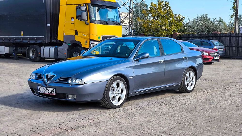 Alfa Romeo 166
