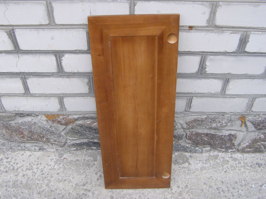 Деревянные дверки разные