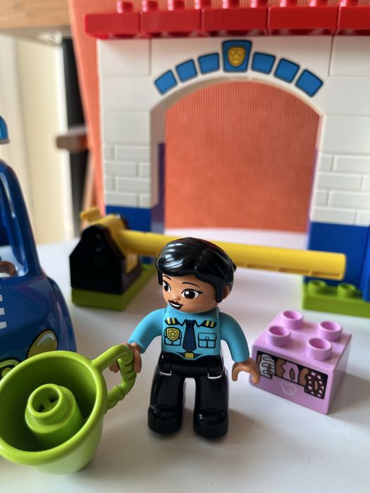 Lego Duplo 10902 Posterunek Policji, policja