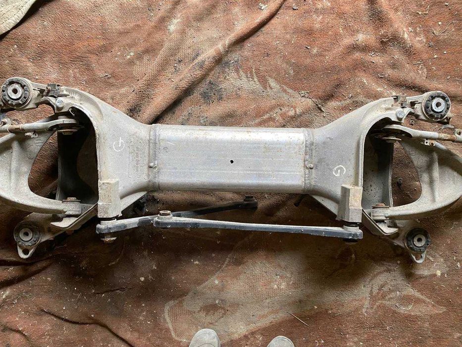 Підрамник задній балка Peugeot 407 Citroen C5 964071861O 9640718710