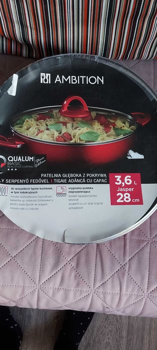 Patelnia głęboka z pokrywą Ambition.