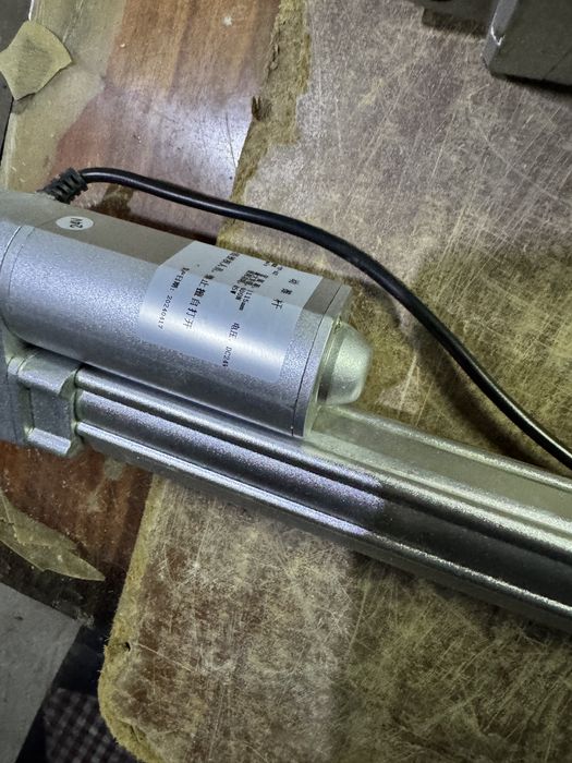 Silownik elektryczny 24v 950mm 600mm