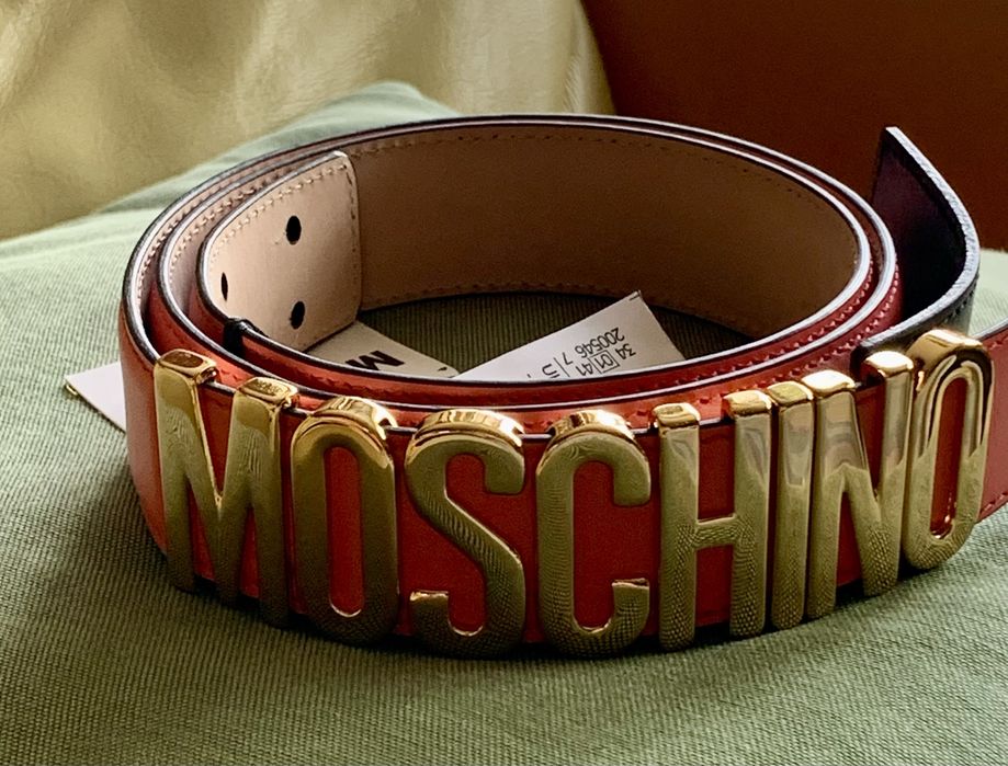 Pasek Moschino skóra, koralowy, nowy, zlote logo, 3,5 cm x 98 cm (48)