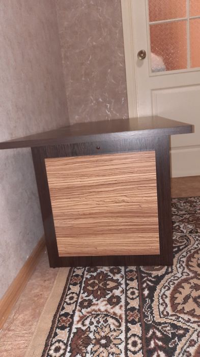 Журнальний столик