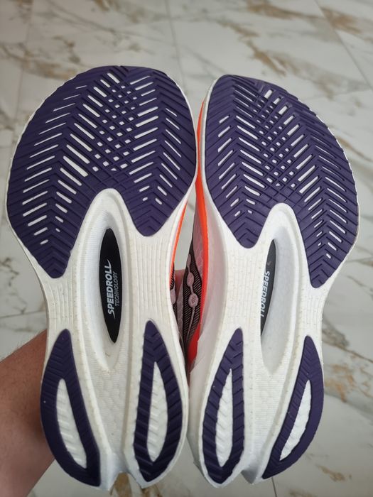 Оригінал 100% бігові кросівки Saucony Endorphin pro 4  EUR  42.5