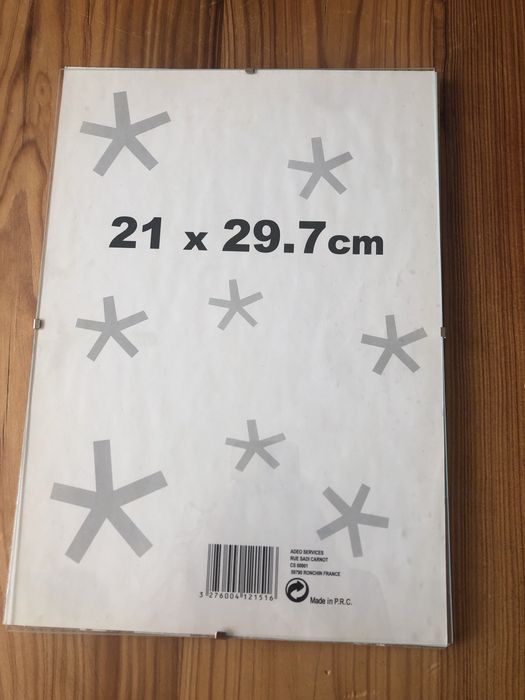 Moldura com frente em vidro