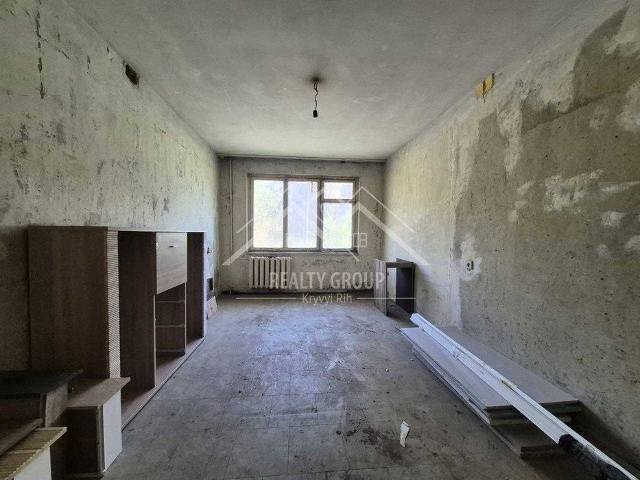 Продаж “брежнівки” 2к квартири по вул. Харитонова