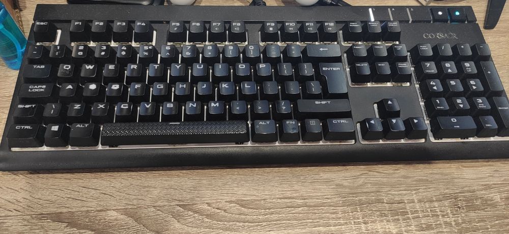 Клавиатура Corsair Strafe RGB