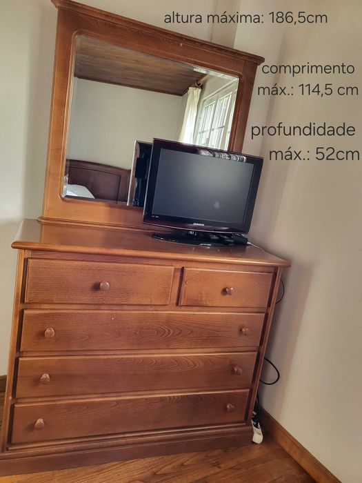 Cómoda com espelho cerejeira