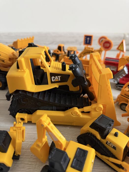 Будівельна техніка, бульдозер, екскаватор, вантажівка, бетономішалка