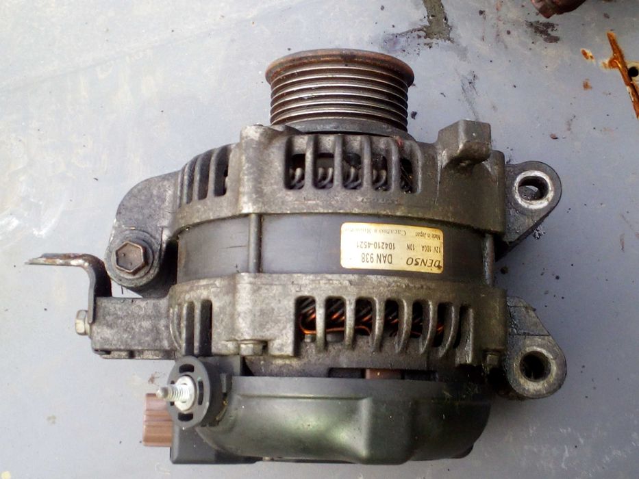 TOYOTA AURIS I 2,0 126KM alternator