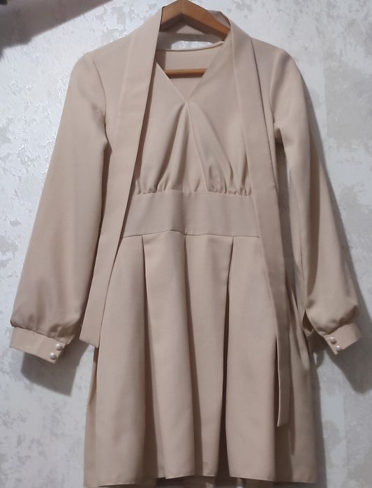 Сукня,бежевого кольору