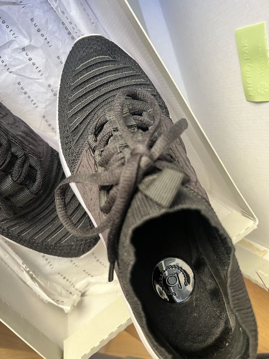 Кросівки жіночі Bugatti