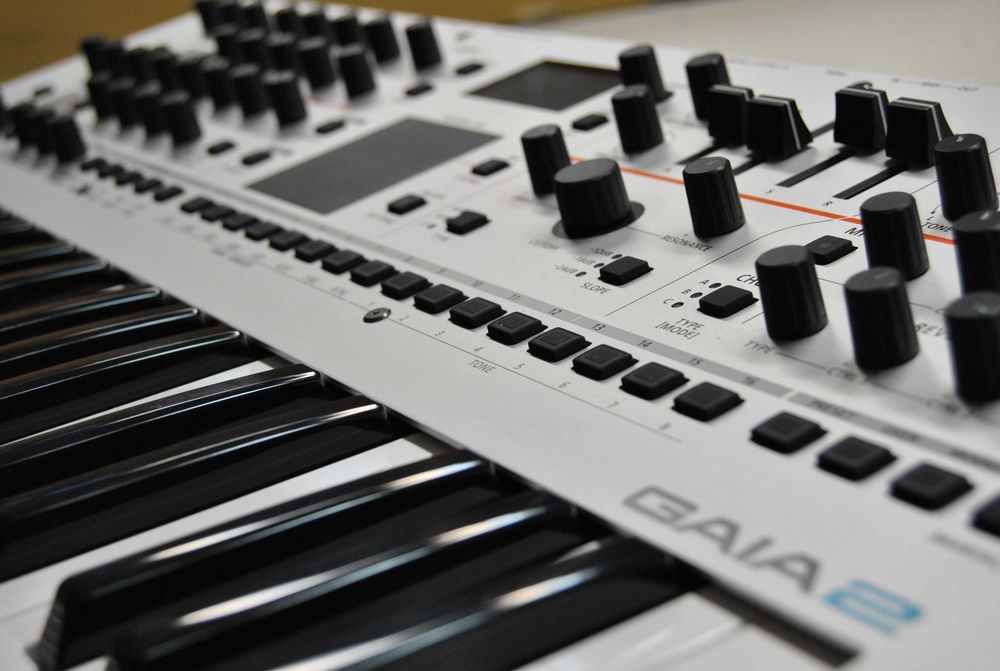 Syntezator Roland GAIA 2