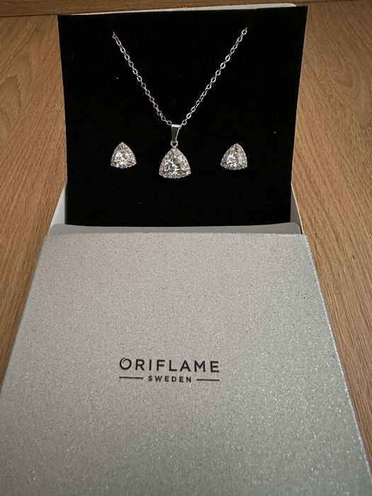 Colar + Brincos Prateados Oriflame