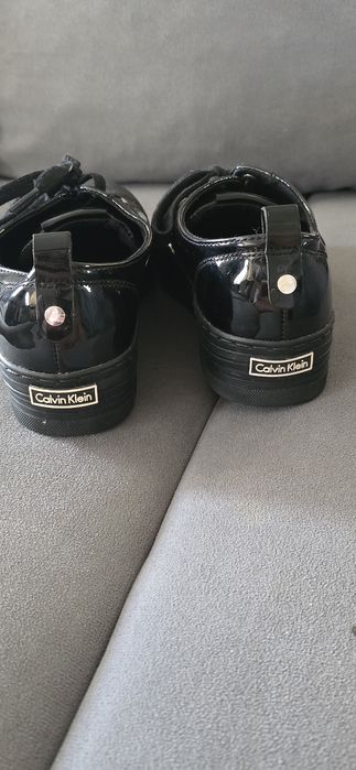 Trampki lakierowane CK