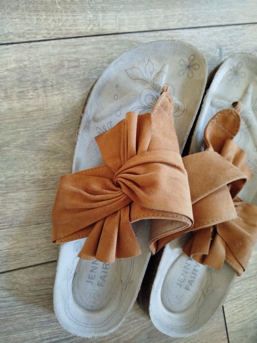 Zamszowe klapki japonki