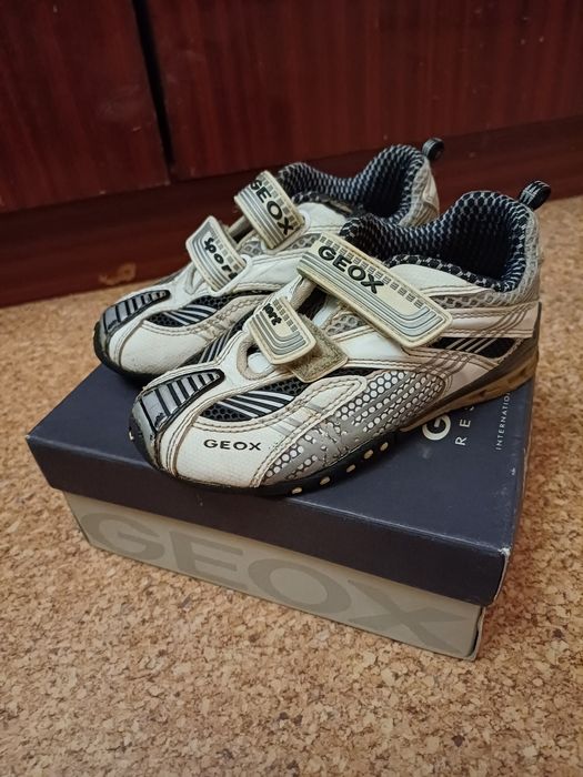 Продам кросівки дитячі