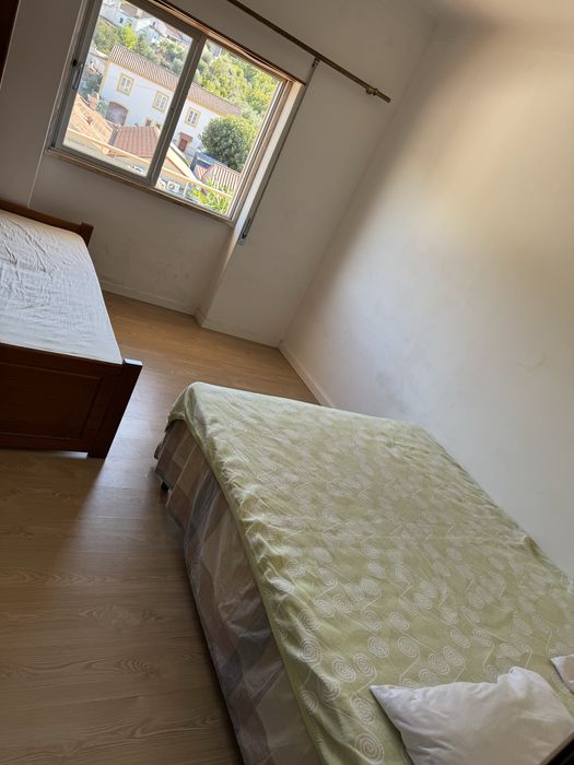 Arrenda-se um quarto