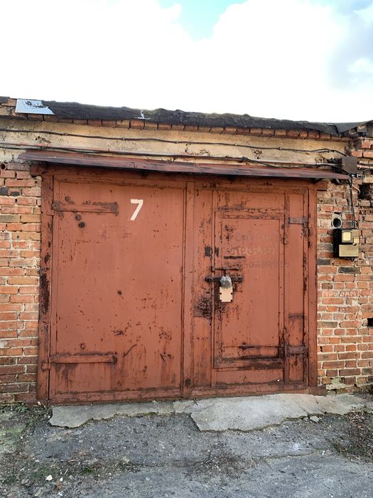 Продам цегляний гараж у ГК “Восход” з сухим теплим погребом — 18 м²