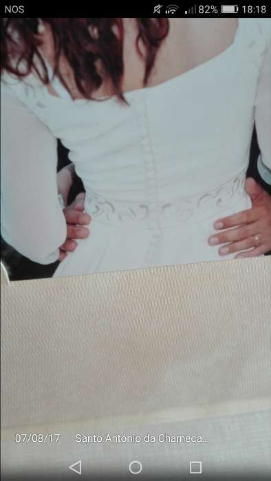 Vestido de noiva e respetivo véu