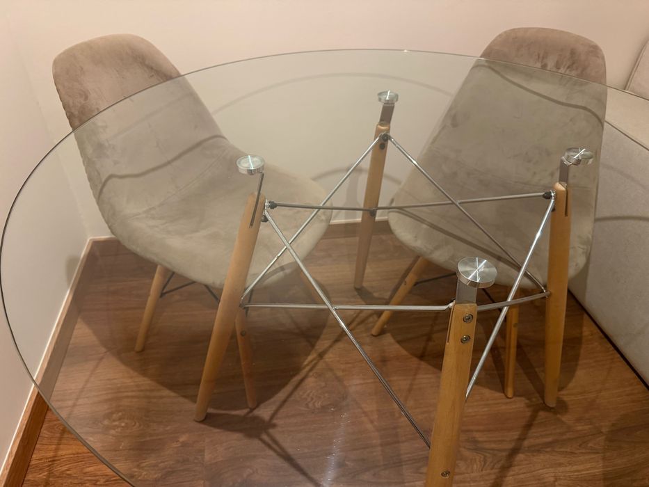 Conjunto mesa e cadeiras