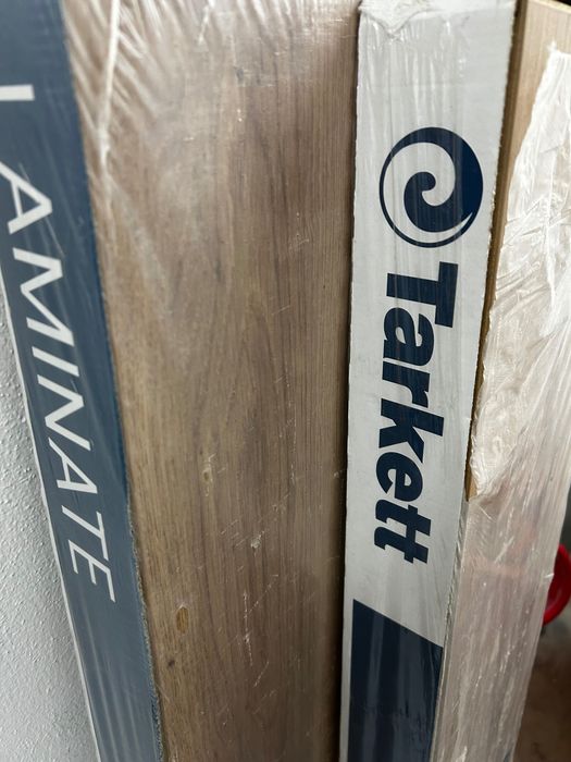 Pavimento Flutuante Tarkett 8mm – 5 Caixas / 9,98m² – 40€