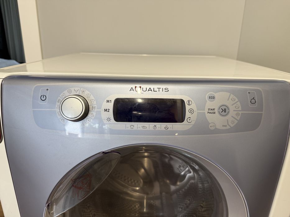Пральна сушильна машина Hotpoint Ariston Aqualtis 9/6 кг