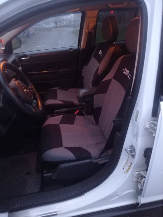 Гарний jeep compass