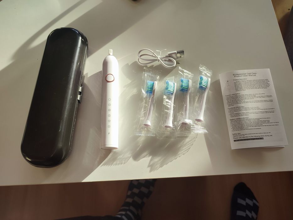 Nowa szczoteczka soniczna biała