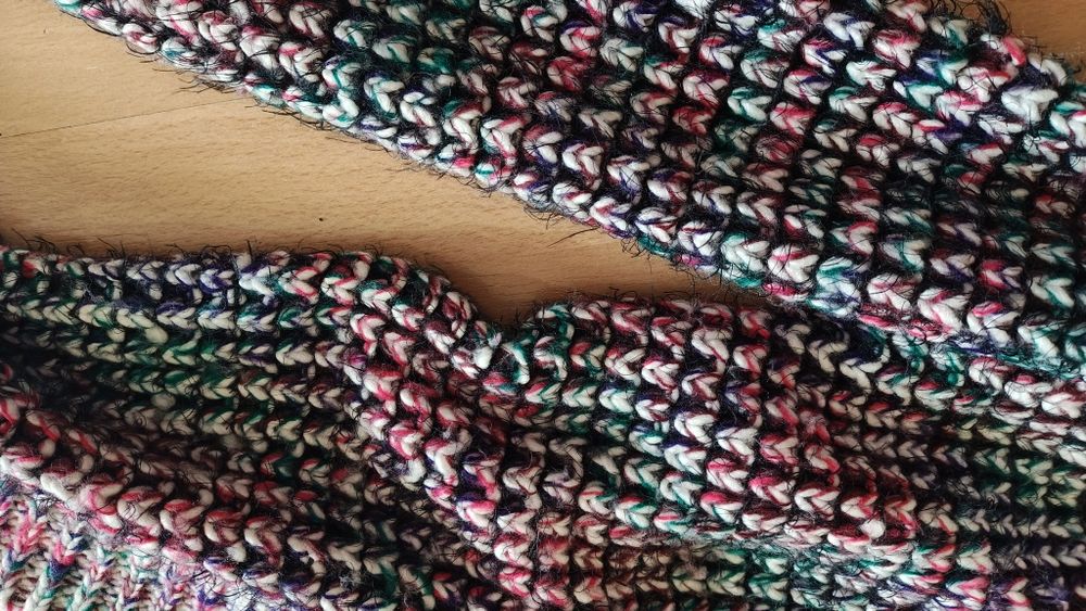 Sweter S kapturem S