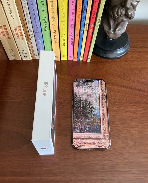 iPhone 16 Pro Max 256 GB | Bateria a 100% | Cor Titânio Deserto