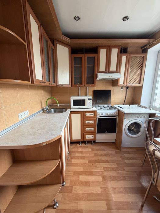 Продам 2 кімнатну квартиру по проспекту Металургів 27.
