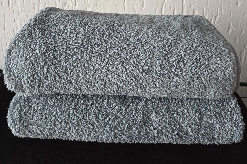 2 duże grube ręczniki raz użyte