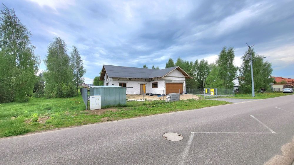 Na sprzedaż przestronny, nowo wybudowany dom jednorodzinny do wykończenia  o powierzchni około 148 m², zlokalizowany w malowniczym Burkacie - Widok 2
