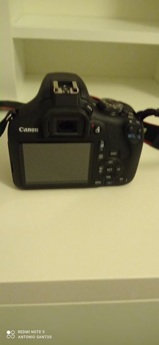 Câmera Canon EOS 2000D