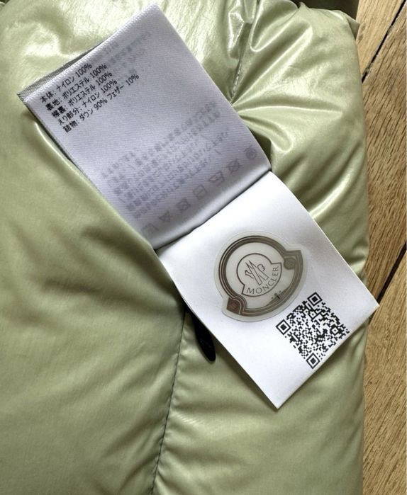 Продам жилетку Moncler