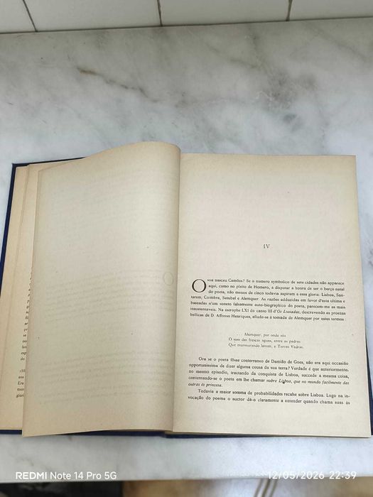 Livro Antigo "Os Lusíadas" - Capa Dura - Editora Guimarães (COMO NOVO)