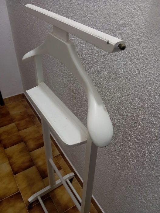 Cabide alto  quarto criança