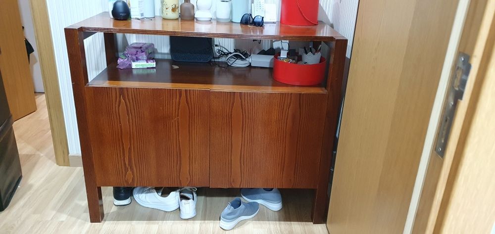 Aparador de madeira maciça