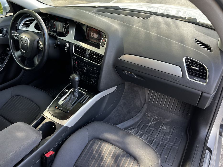 Audi A4b8 2011 рік 1.8 бензин