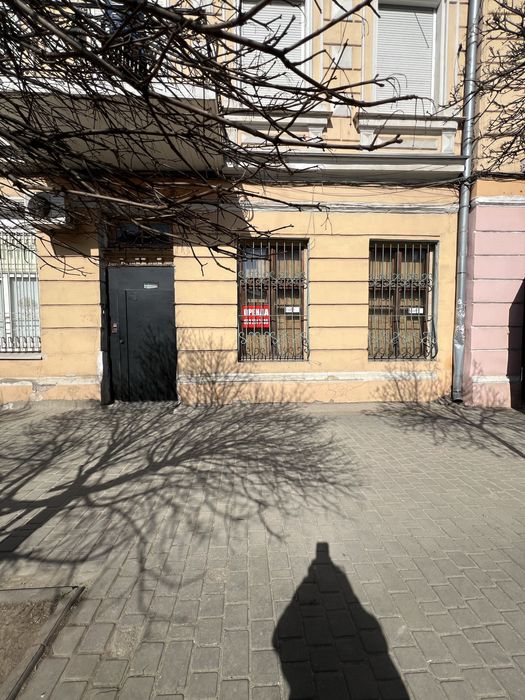 Продам 3-х комнатную квартиру в центре города.