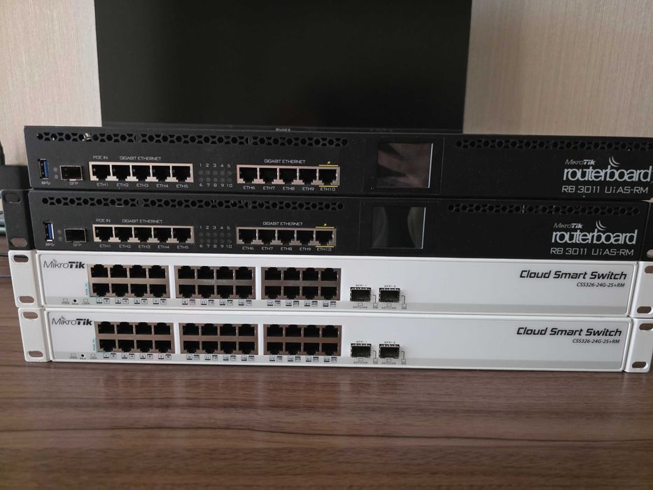 MikroTik CSS326-24G-2S+RM RB3011UIAS-RM