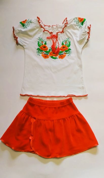 Комплект: вишиванка і спідниця.