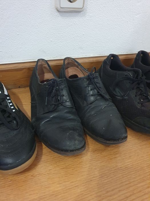 Sapatos e sapatilhas usados