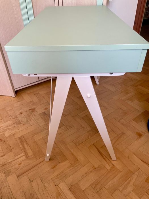 Miętowe biurko Minko