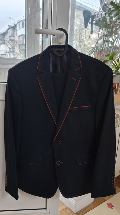 Новий весільний, випускний  чоловічий костюм темно-синього кольору